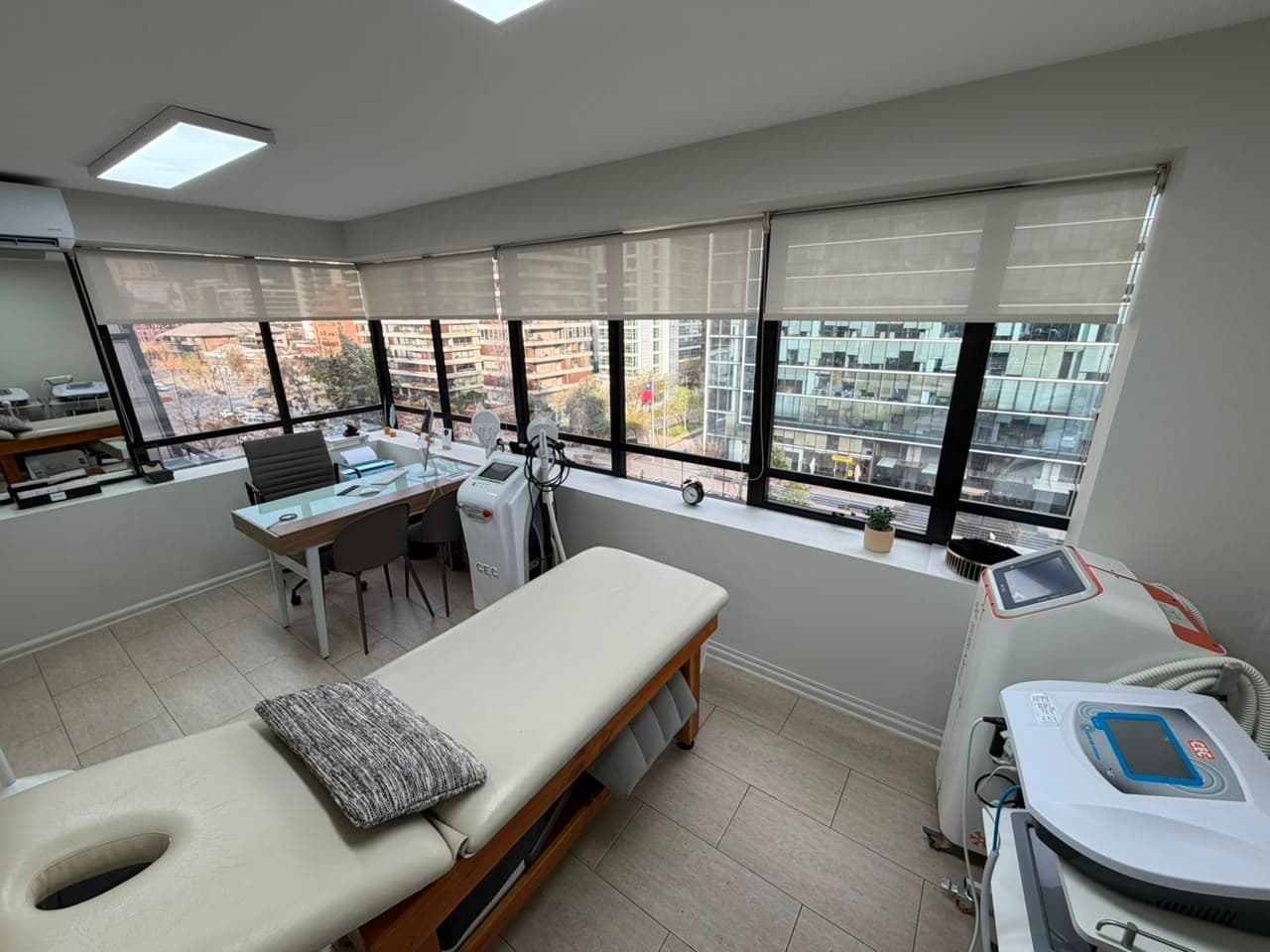 Sala con Resolución Sanitaria · Estética con Vista a la Cordillera