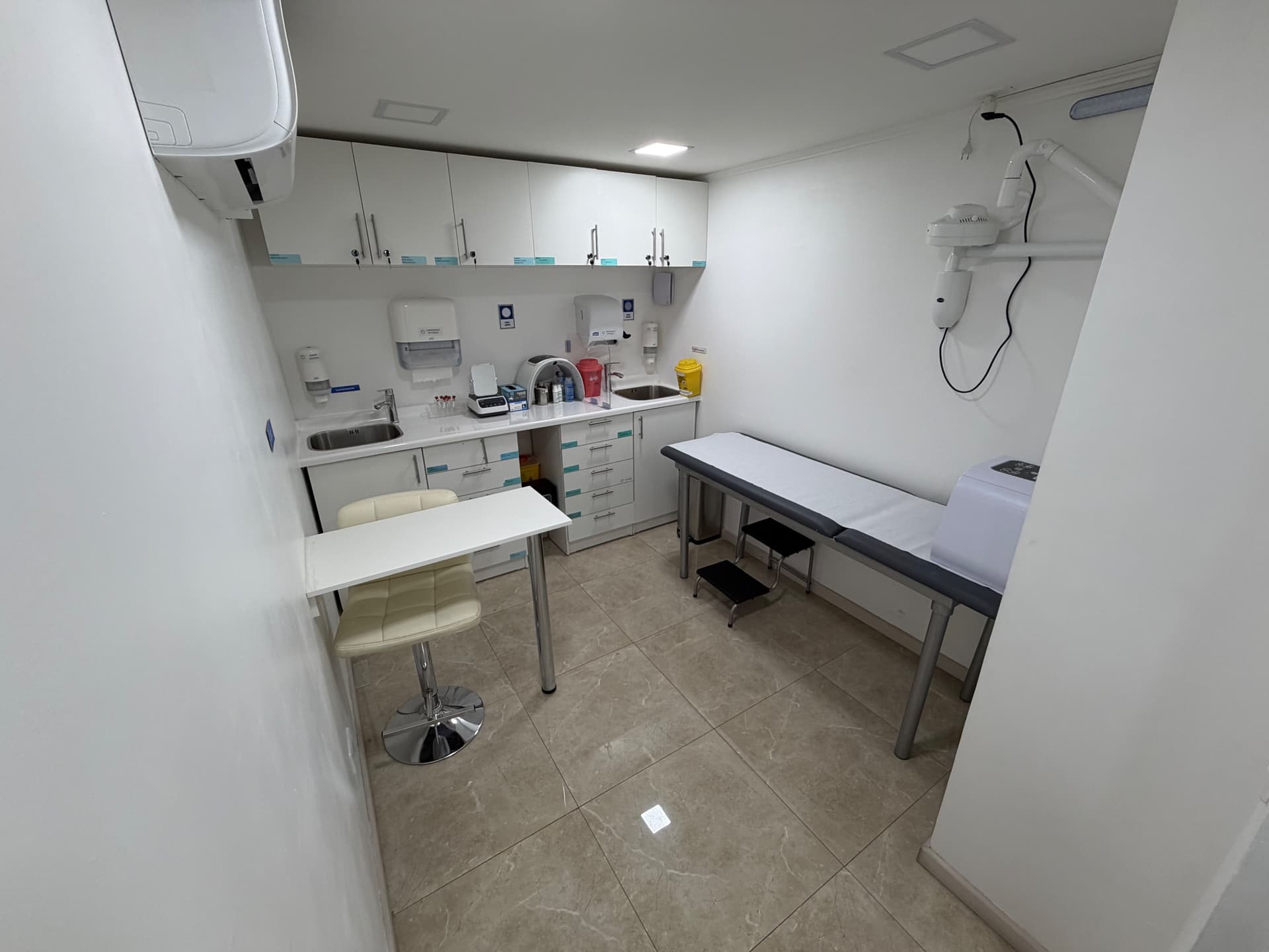 Sala con Resolución Sanitaria · Médica y Estética